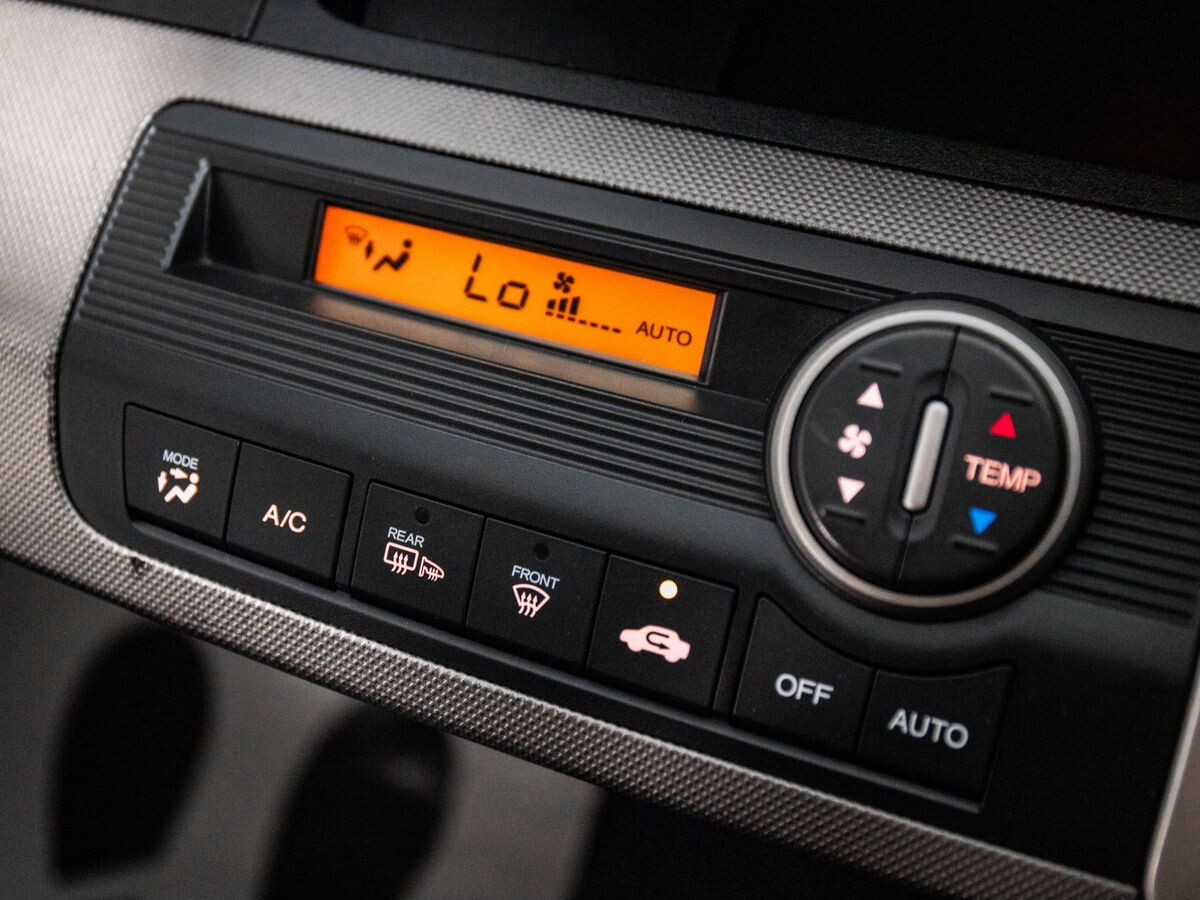 Honda Freed Spike 2010 - фото автомобиля