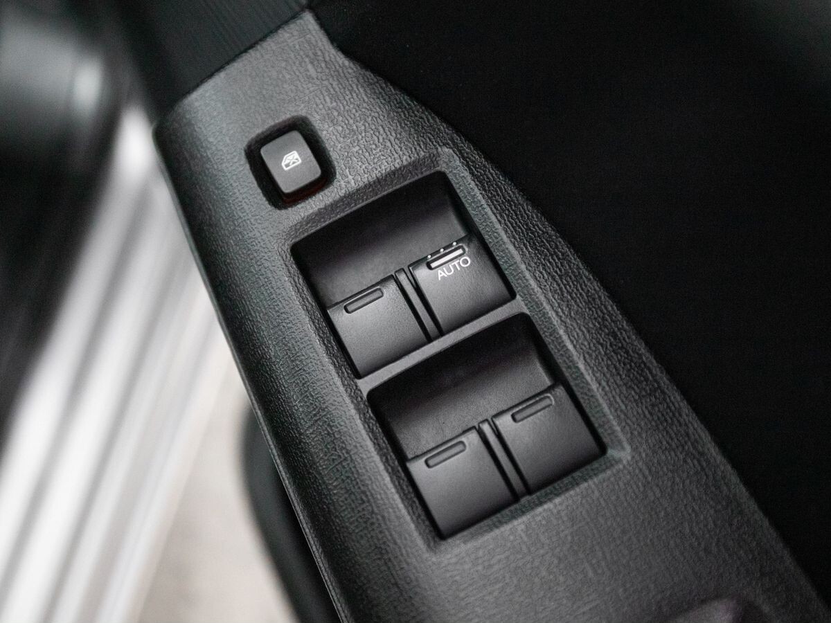 Honda Freed Spike 2010 - фото автомобиля