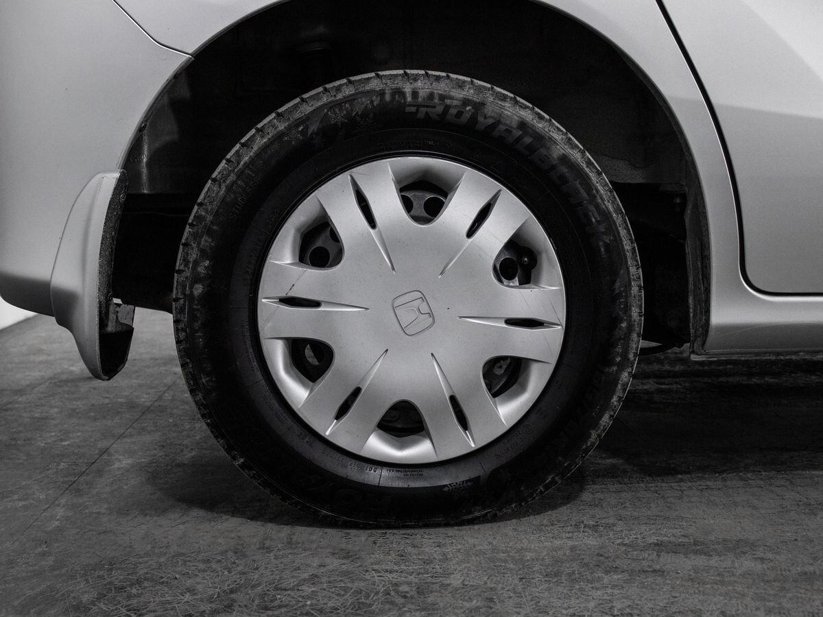 Honda Freed Spike 2010 - фото автомобиля