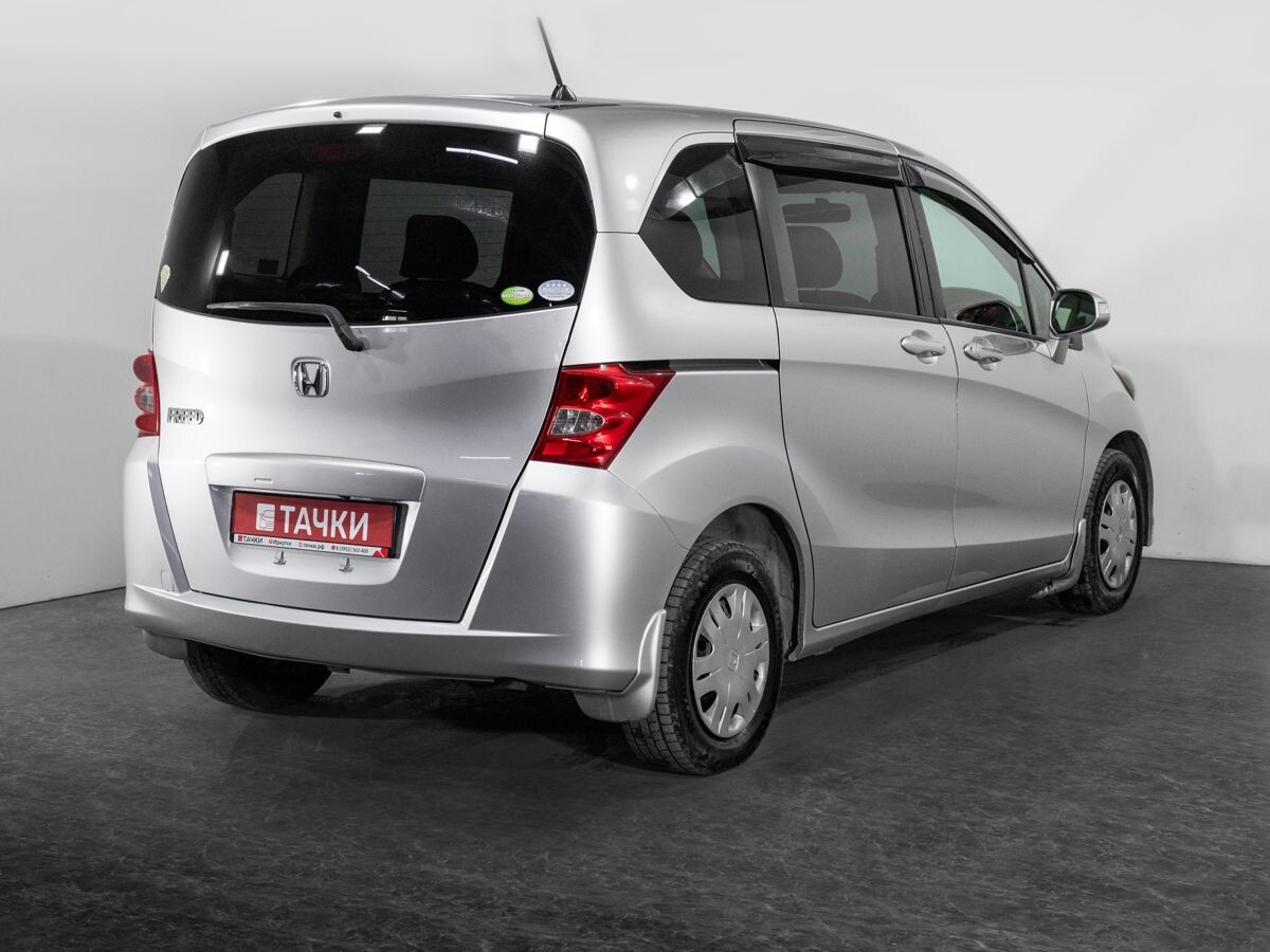 Honda Freed Spike 2010 - фото автомобиля