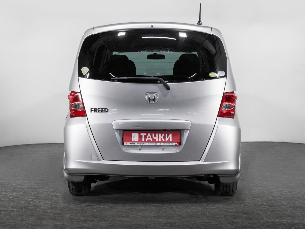 Honda Freed Spike 2010 - фото автомобиля