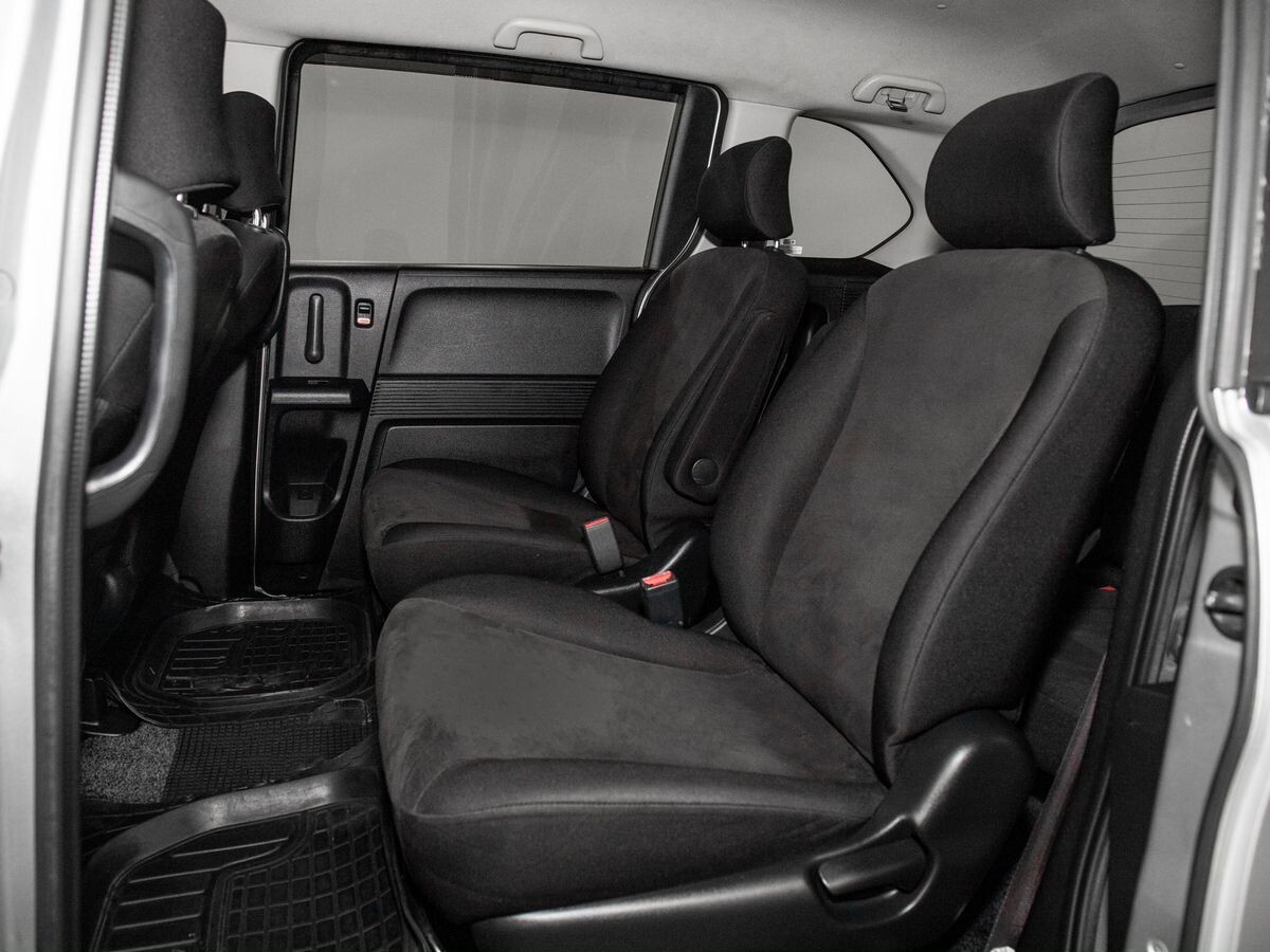 Honda Freed Spike 2010 - фото автомобиля