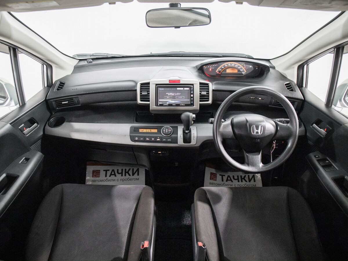 Honda Freed Spike 2010 - фото автомобиля