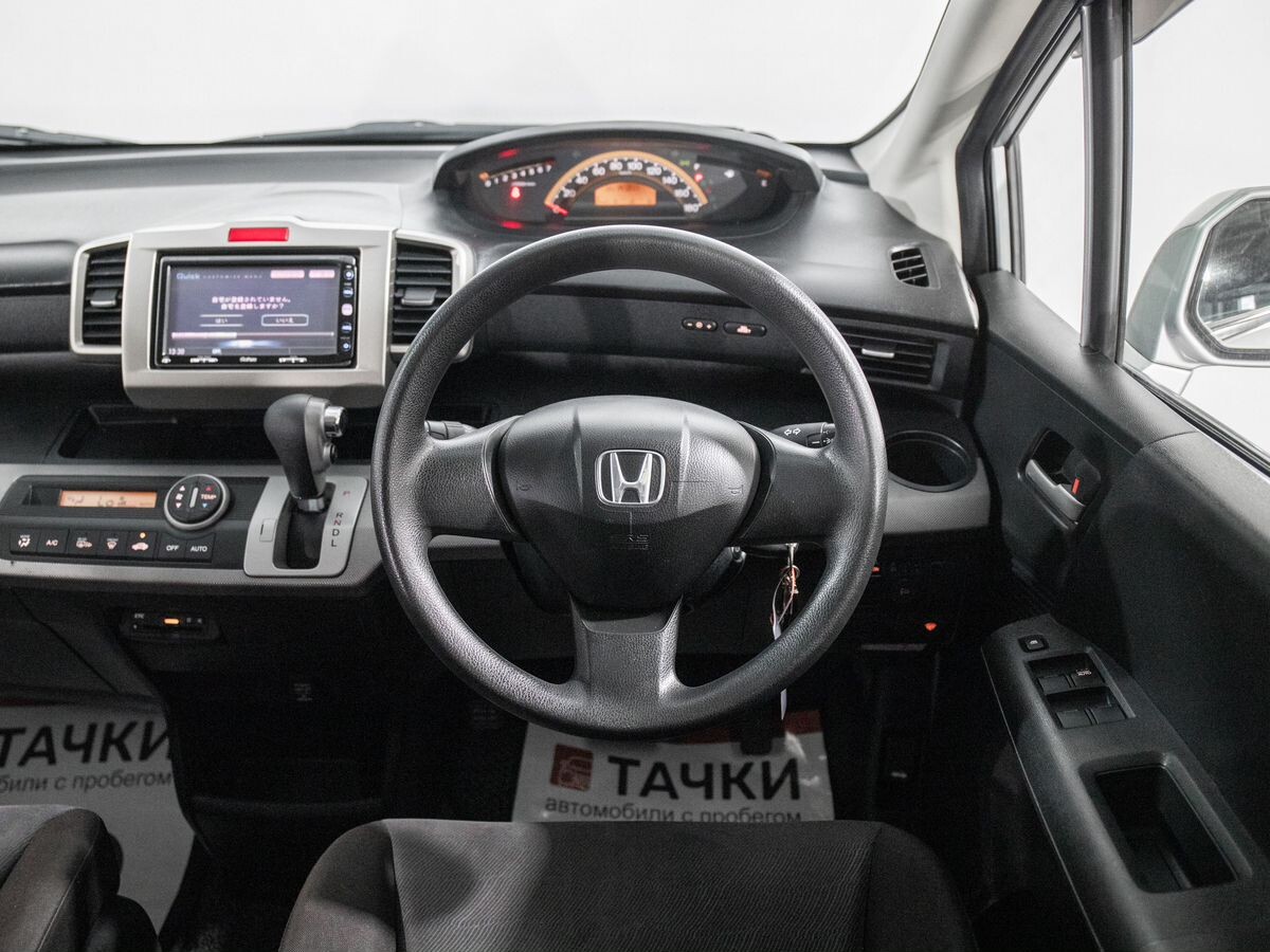 Honda Freed Spike 2010 - фото автомобиля