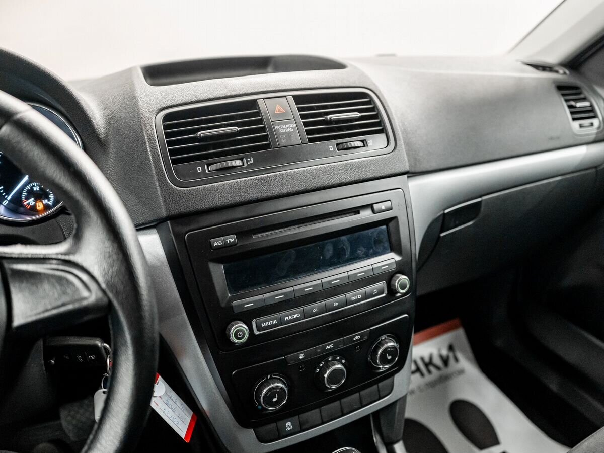 Skoda Yeti 2015 - фото автомобиля