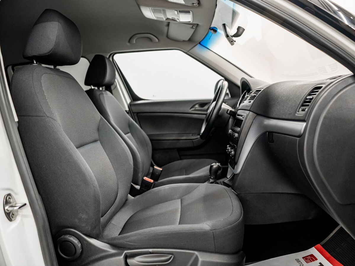 Skoda Yeti 2015 - фото автомобиля