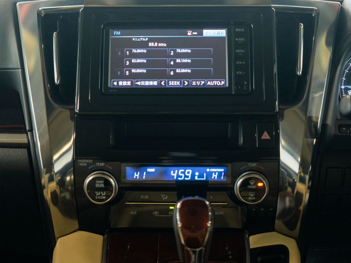 Toyota Alphard 2015 - фото автомобиля