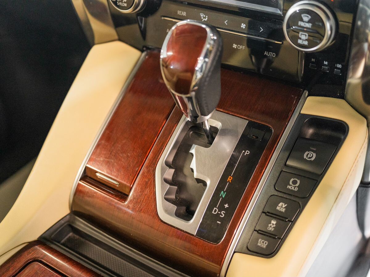 Toyota Alphard 2015 - фото автомобиля