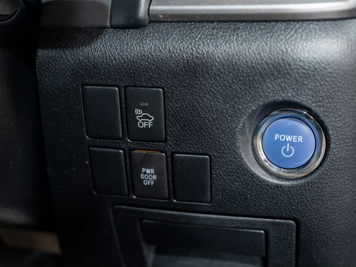 Toyota Alphard 2015 - фото автомобиля