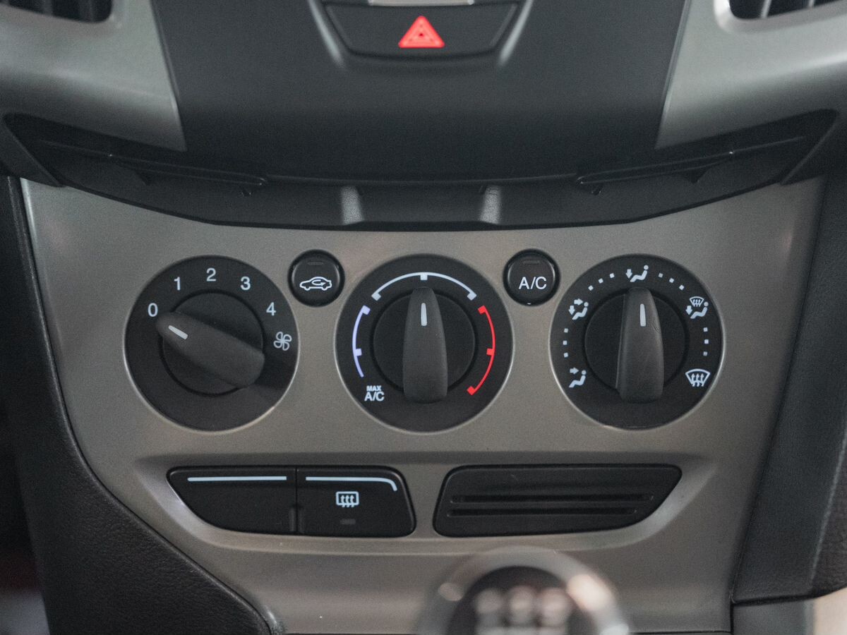 Ford Focus 2011 - фото автомобиля