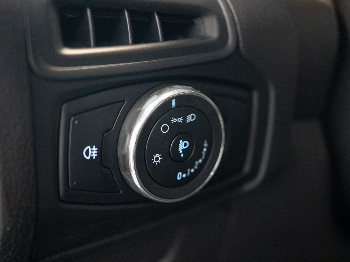 Ford Focus 2011 - фото автомобиля