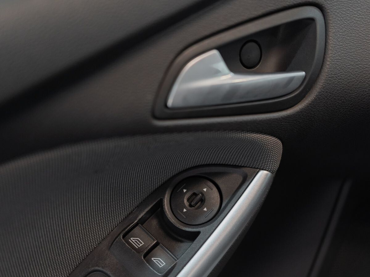 Ford Focus 2011 - фото автомобиля