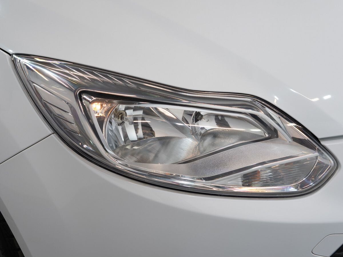 Ford Focus 2011 - фото автомобиля