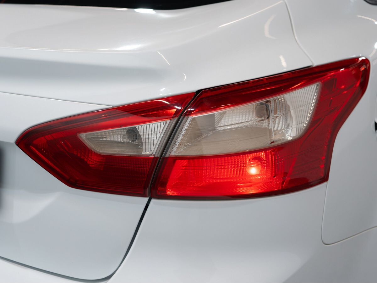 Ford Focus 2011 - фото автомобиля