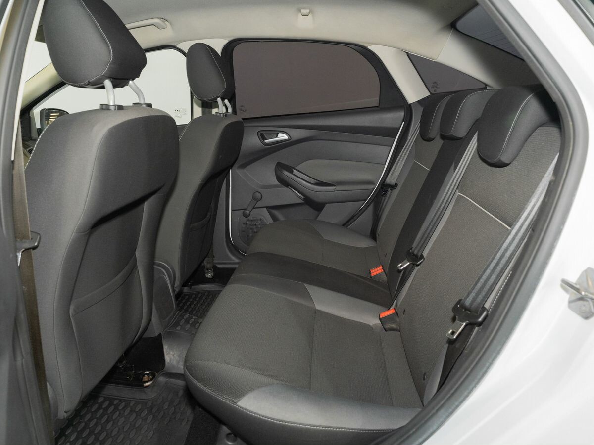 Ford Focus 2011 - фото автомобиля