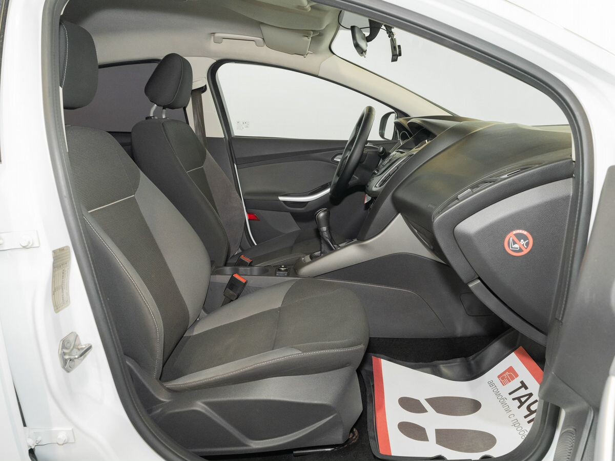 Ford Focus 2011 - фото автомобиля