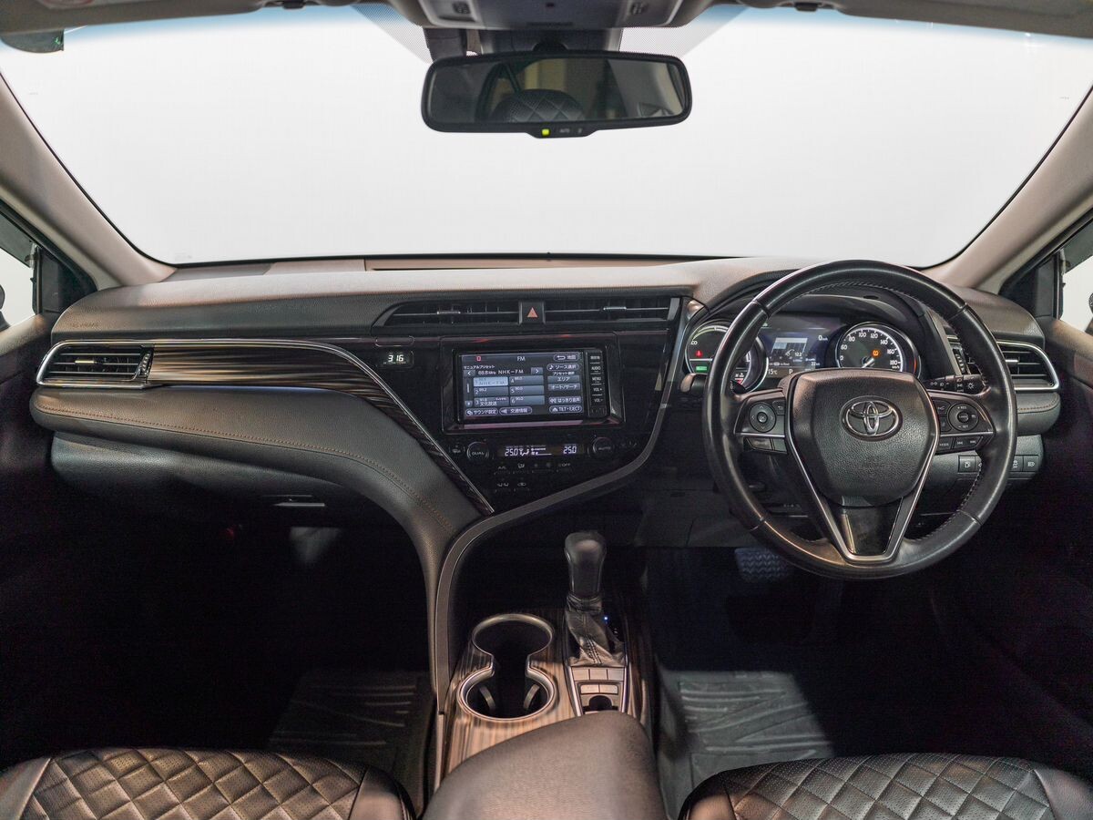 Toyota Camry 2017 - фото автомобиля