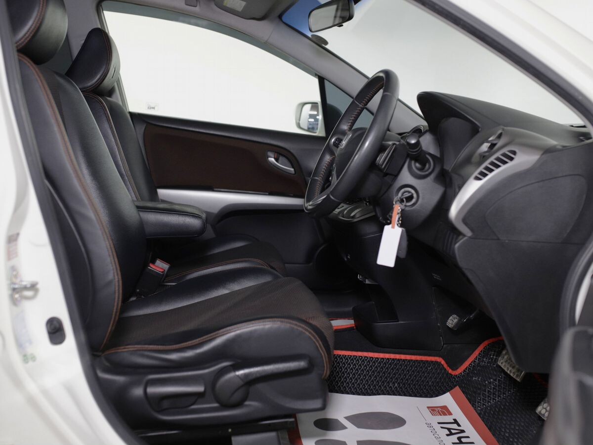 Honda Stream 2009 - фото автомобиля