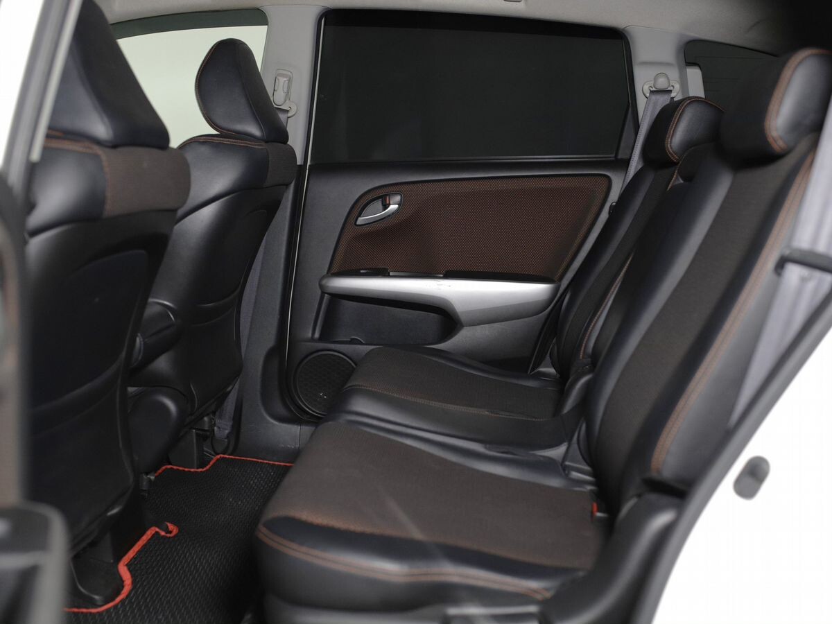 Honda Stream 2009 - фото автомобиля