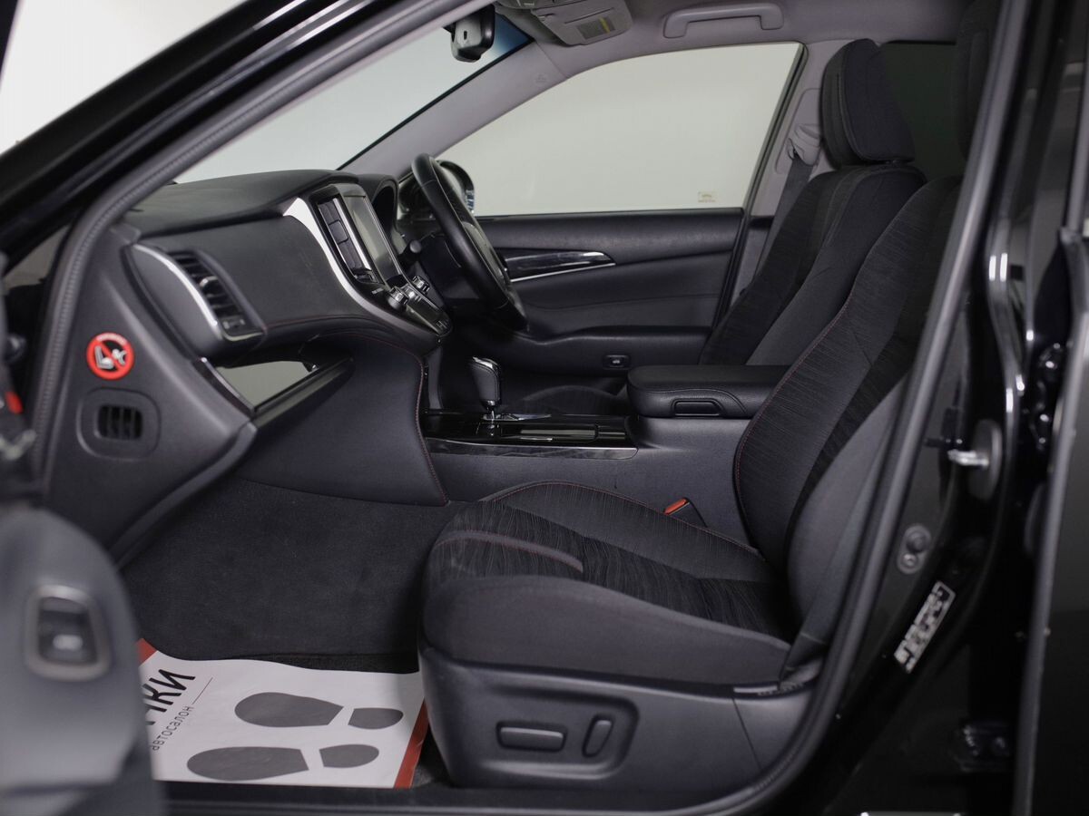 Toyota Crown 2017 - фото автомобиля