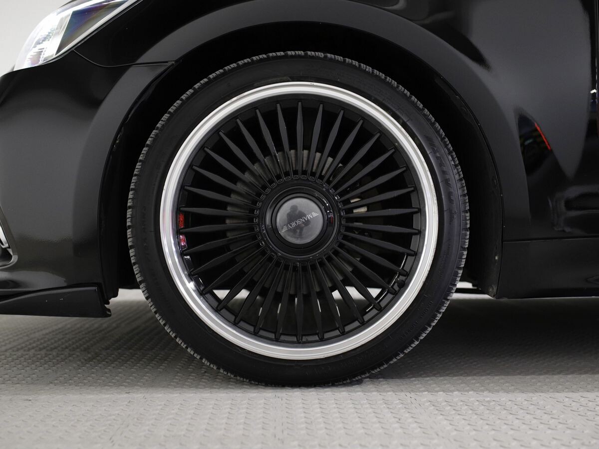 Toyota Crown 2017 - фото автомобиля