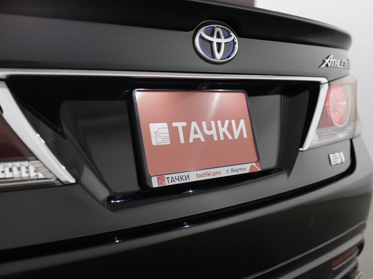 Toyota Crown 2017 - фото автомобиля