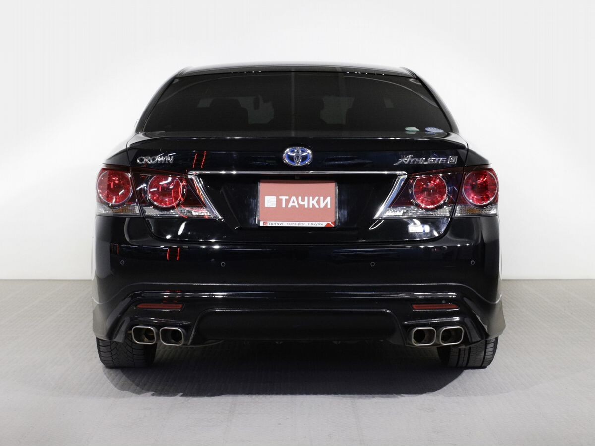 Toyota Crown 2017 - фото автомобиля