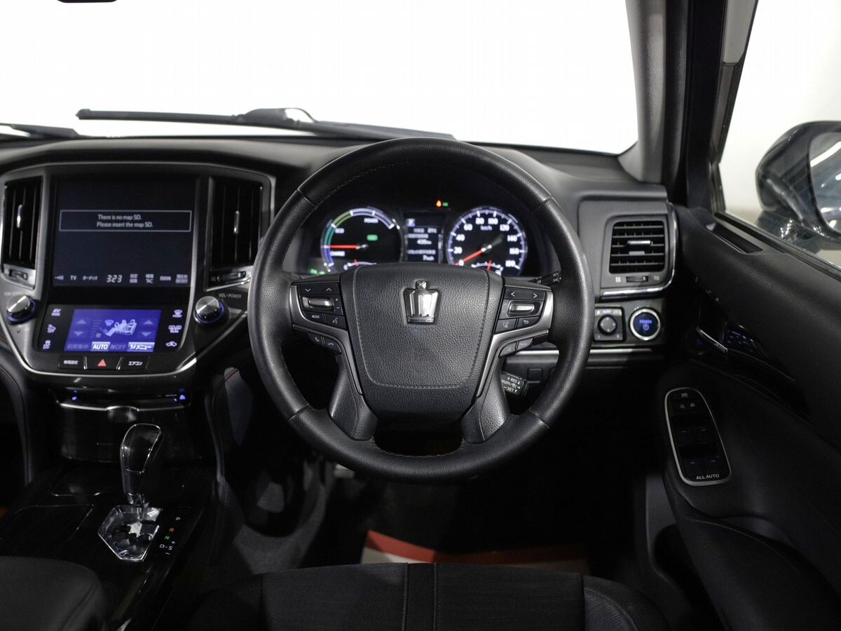 Toyota Crown 2017 - фото автомобиля