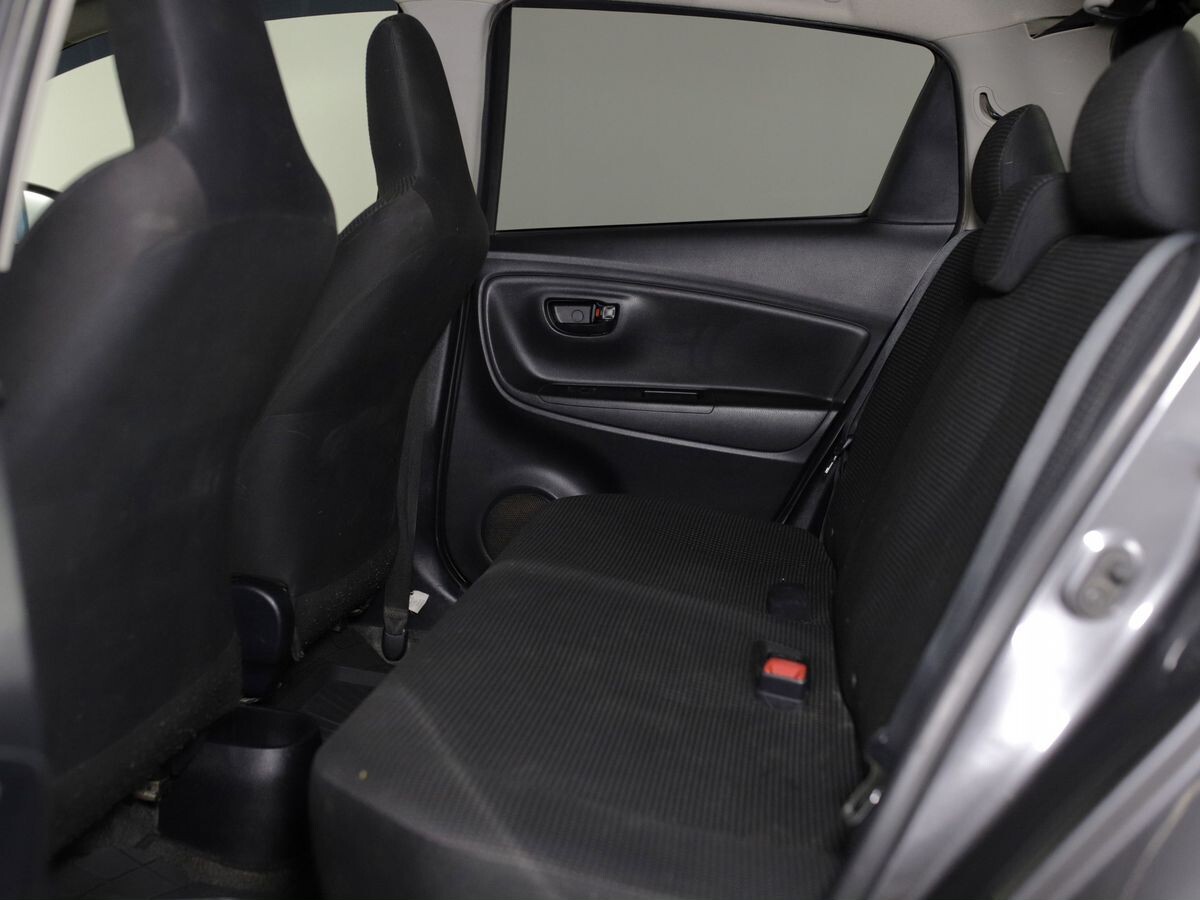 Toyota Vitz 2016 - фото автомобиля