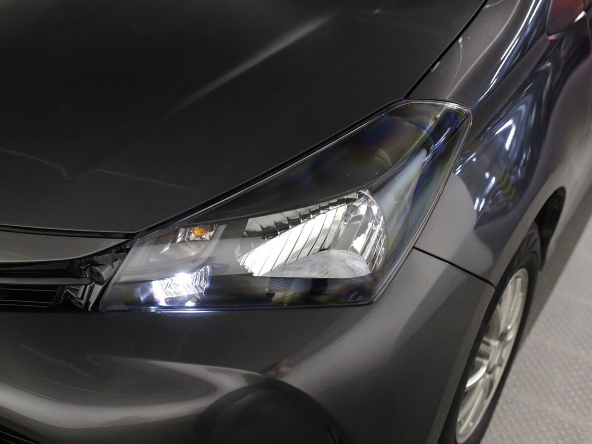Toyota Vitz 2016 - фото автомобиля