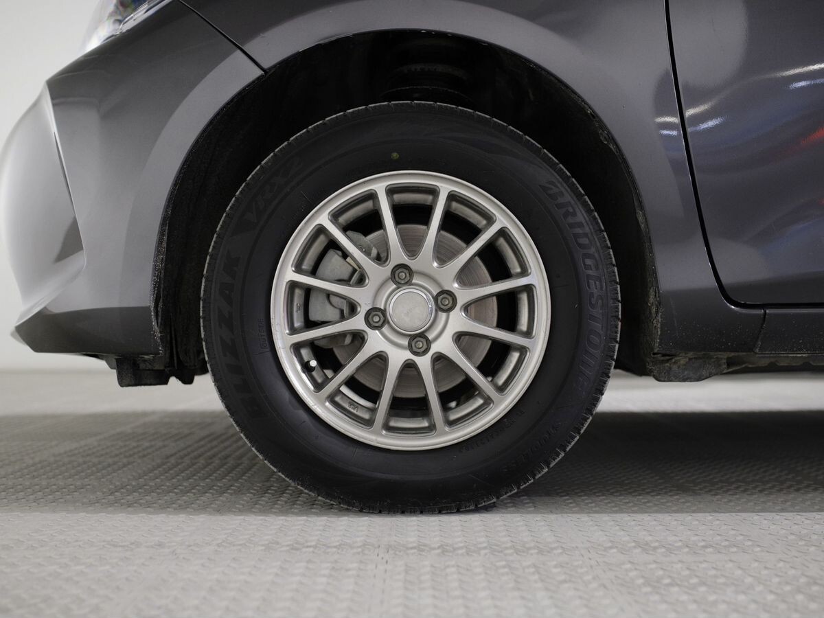 Toyota Vitz 2016 - фото автомобиля