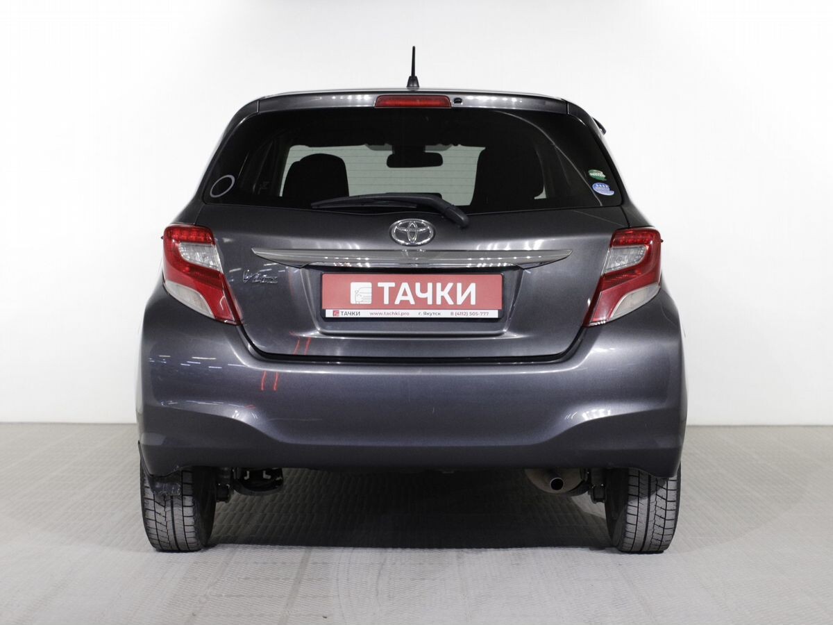 Toyota Vitz 2016 - фото автомобиля