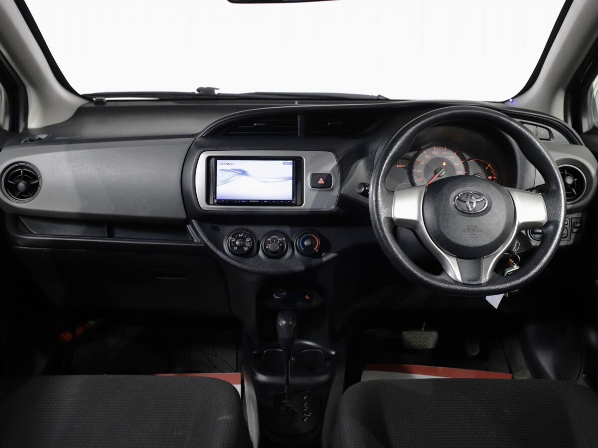 Toyota Vitz 2016 - фото автомобиля