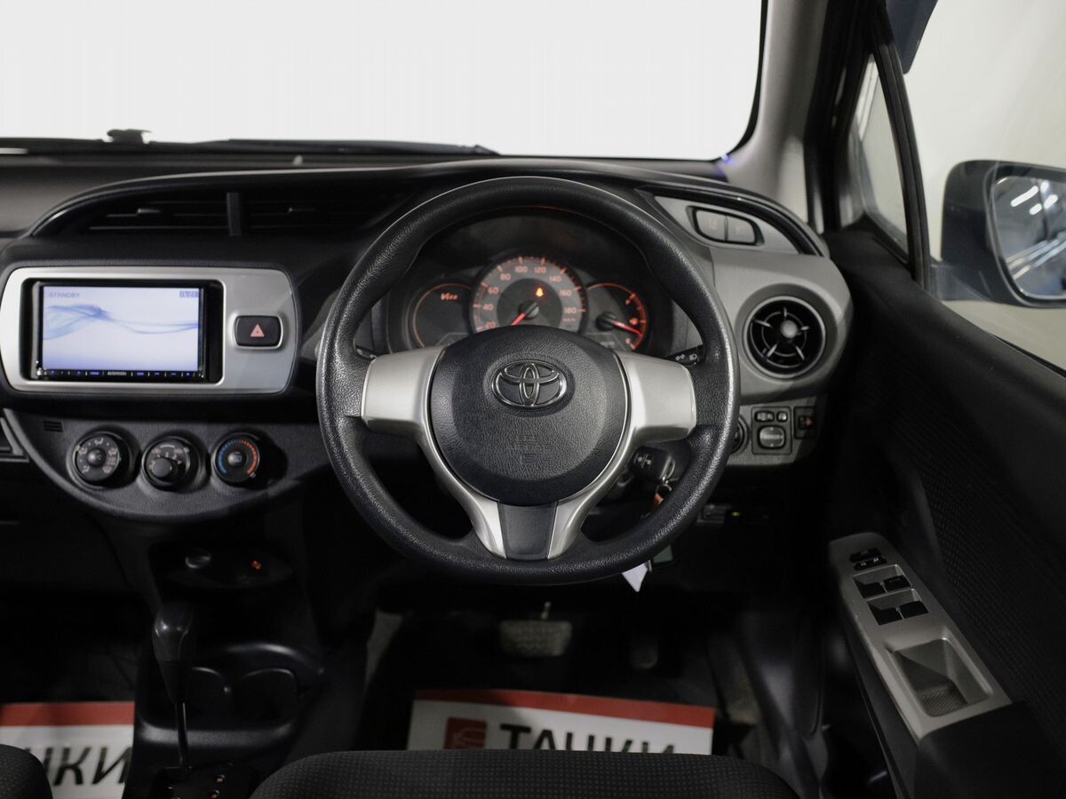 Toyota Vitz 2016 - фото автомобиля
