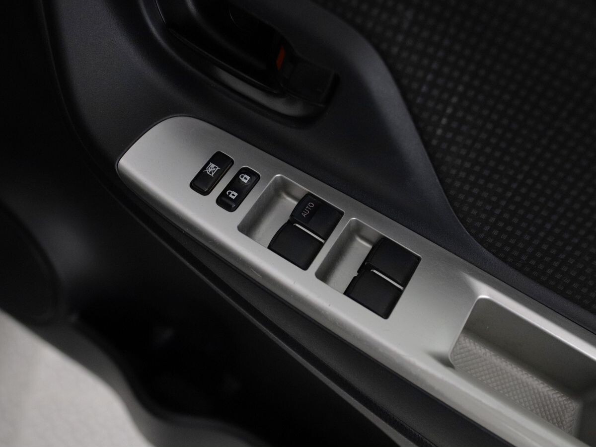 Toyota Vitz 2016 - фото автомобиля