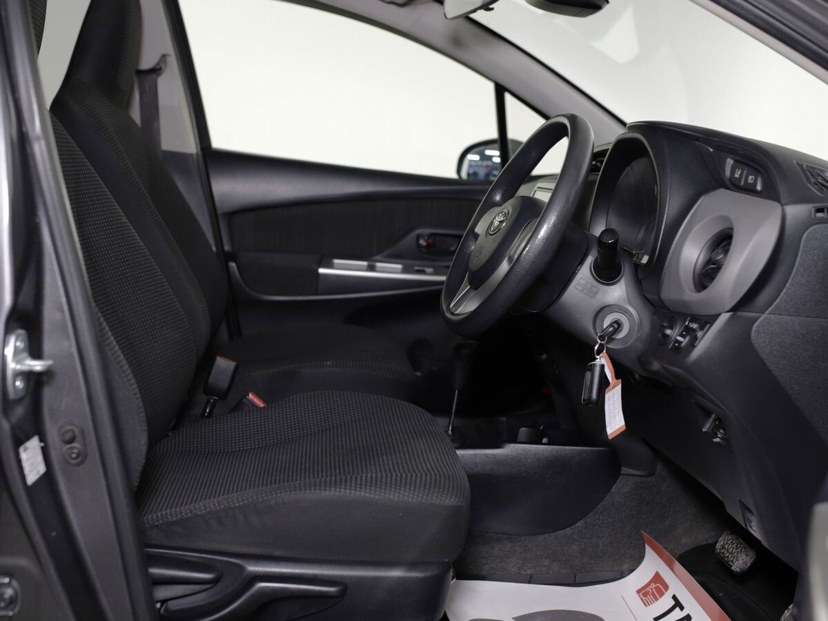 Toyota Vitz 2016 - фото автомобиля