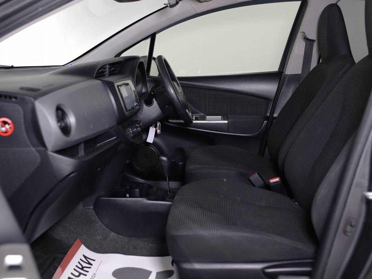 Toyota Vitz 2016 - фото автомобиля