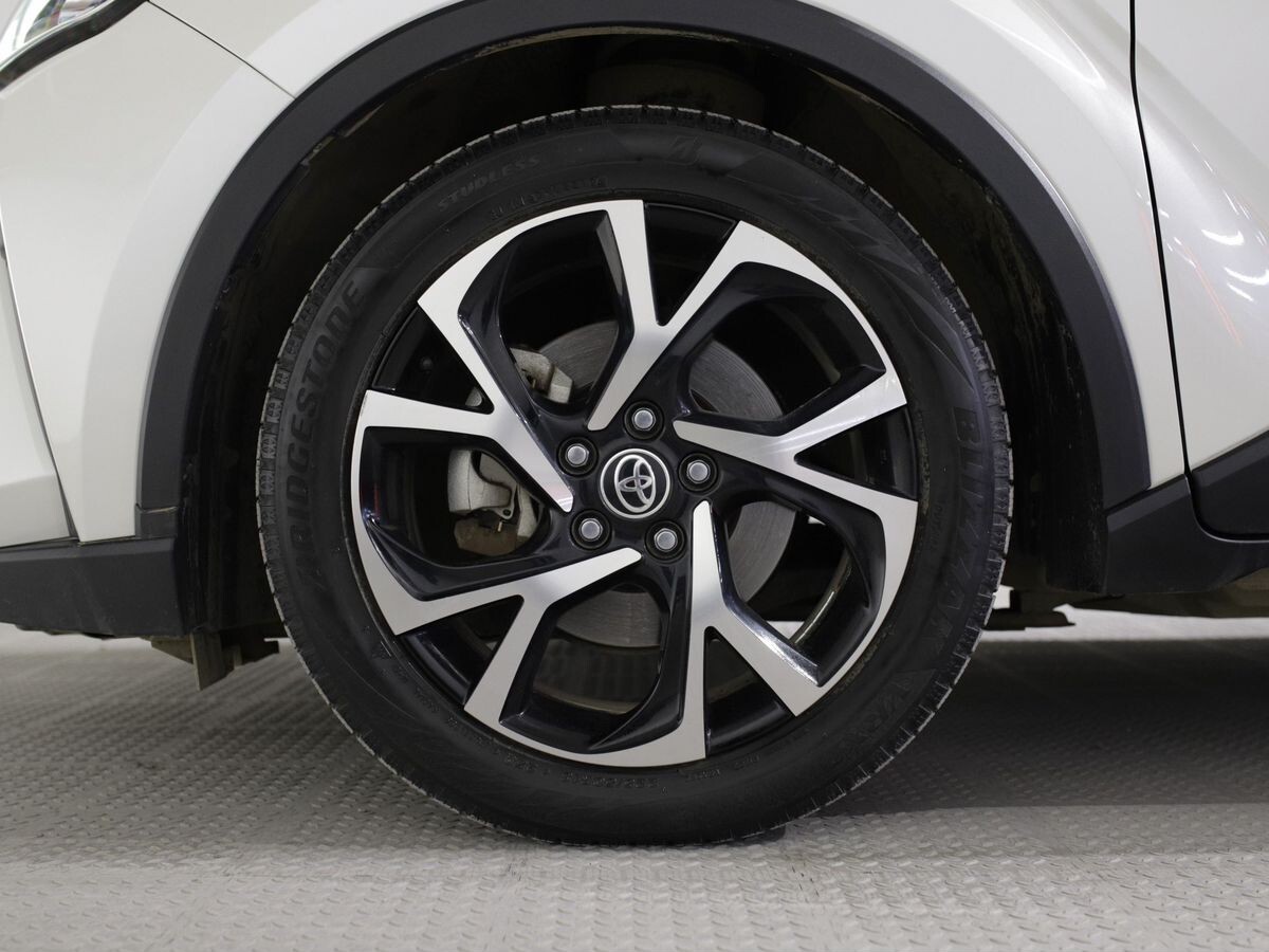 Toyota C-HR 2020 - фото автомобиля