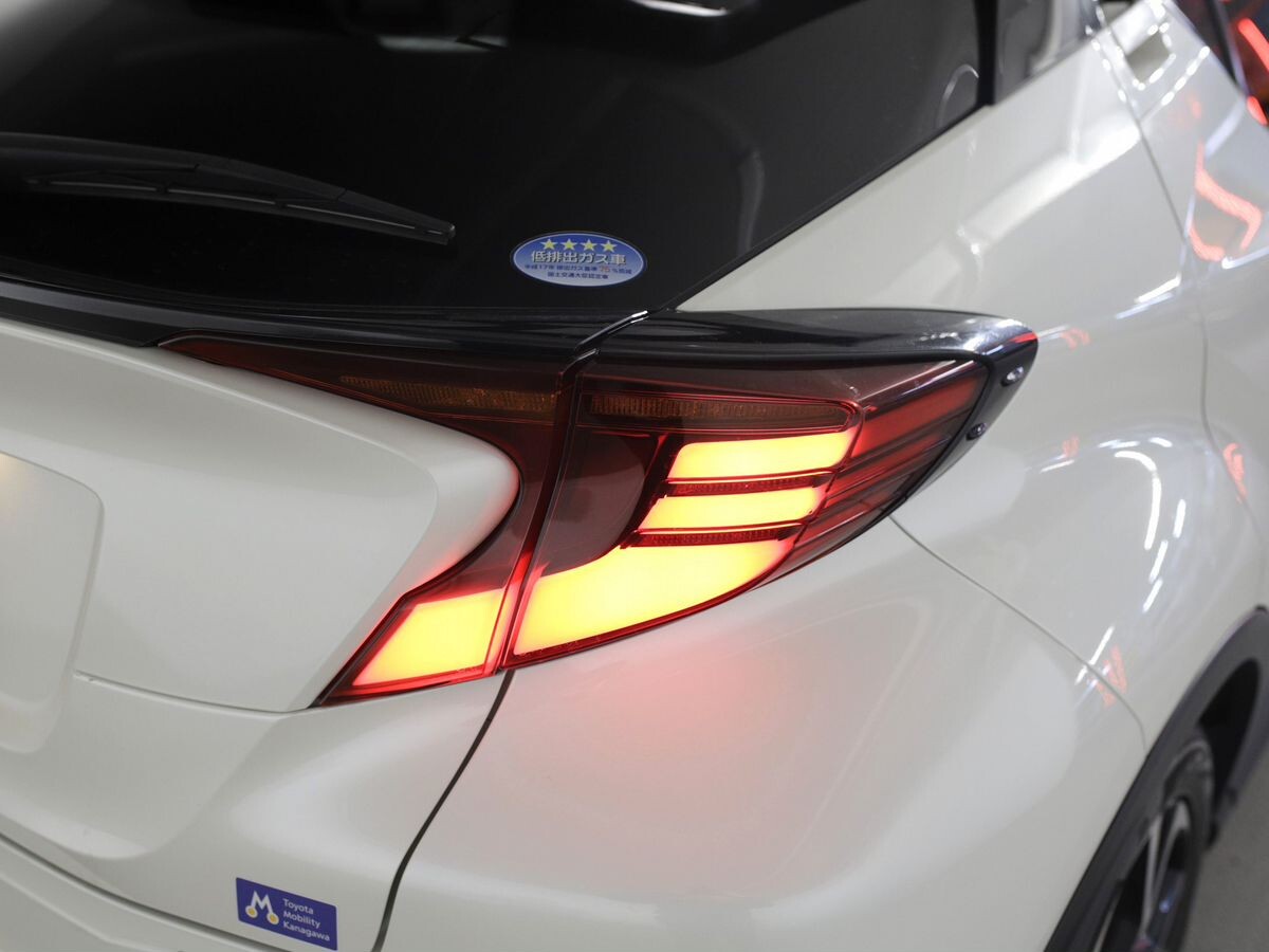 Toyota C-HR 2020 - фото автомобиля