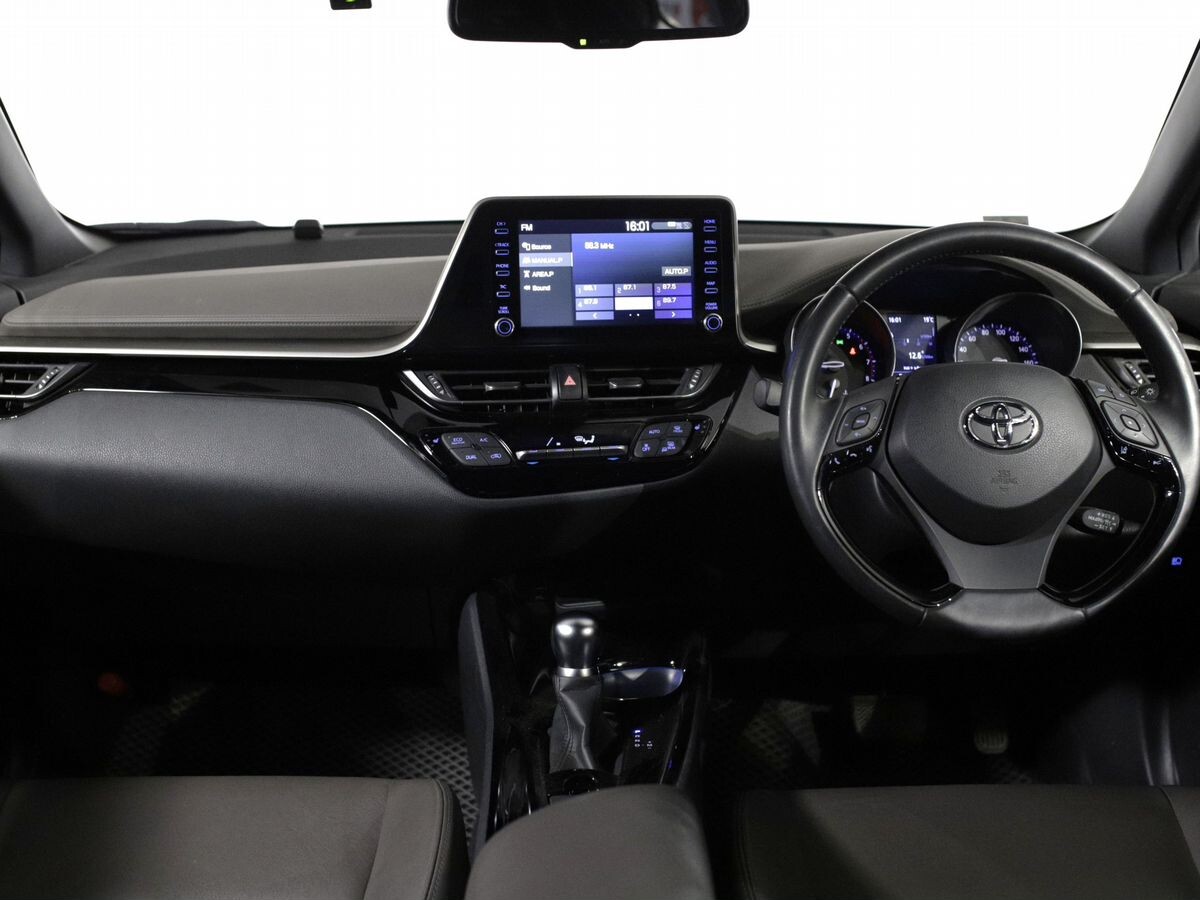 Toyota C-HR 2020 - фото автомобиля