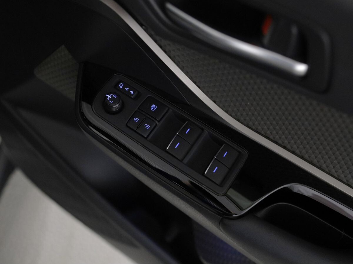 Toyota C-HR 2020 - фото автомобиля