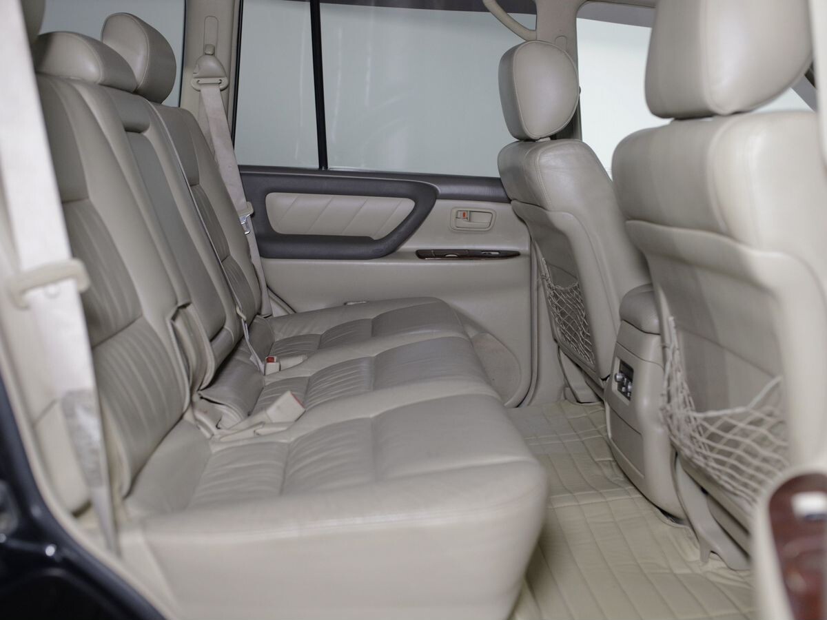 Toyota Land Cruiser 2004 - фото автомобиля