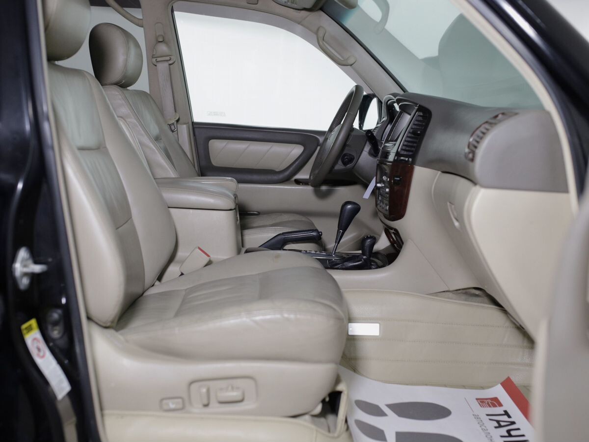 Toyota Land Cruiser 2004 - фото автомобиля