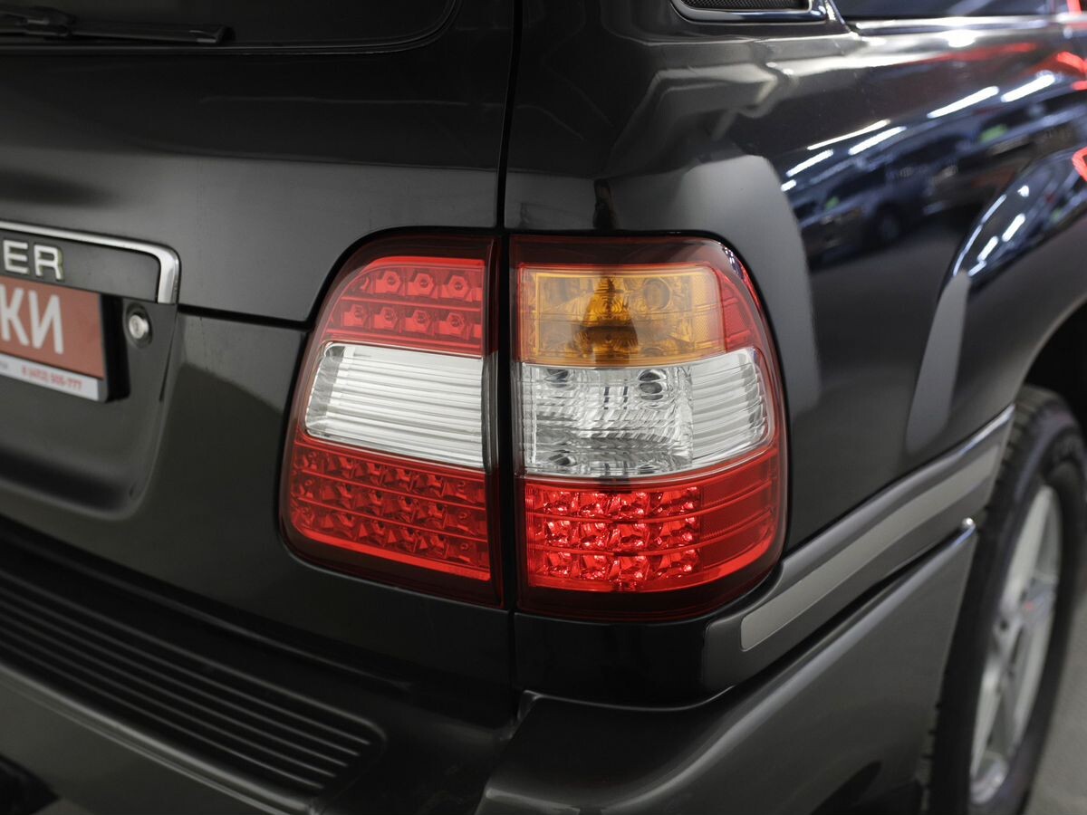 Toyota Land Cruiser 2004 - фото автомобиля