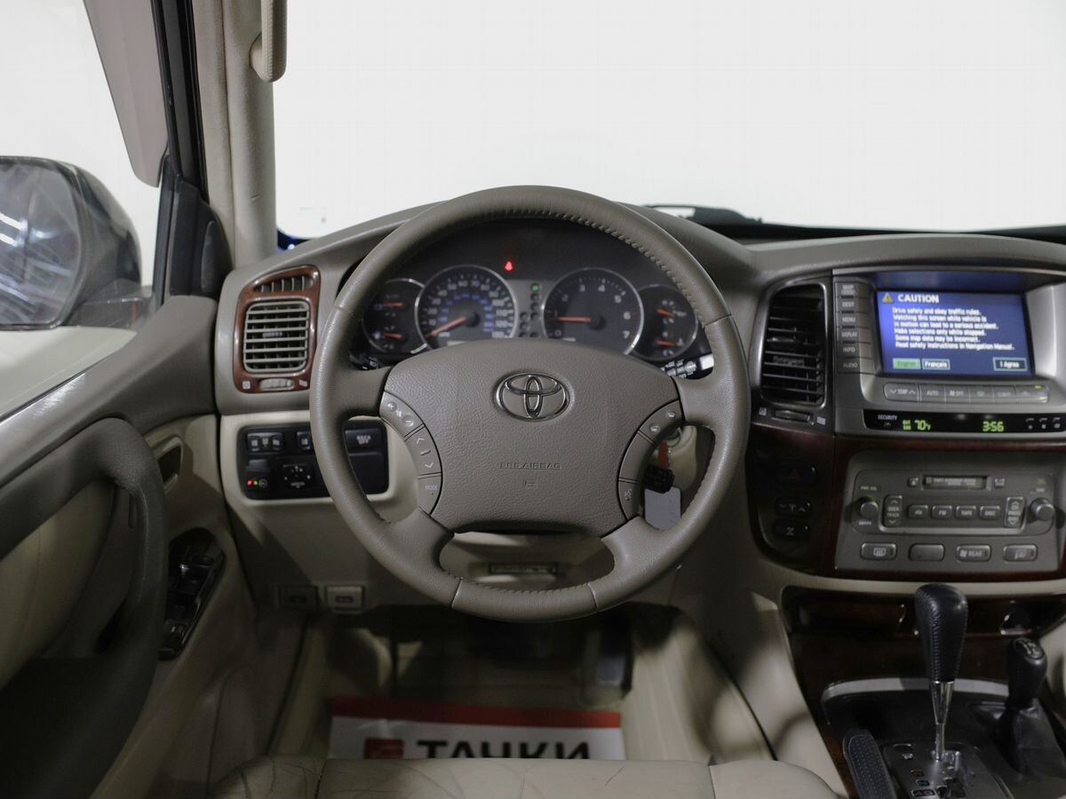 Toyota Land Cruiser 2004 - фото автомобиля