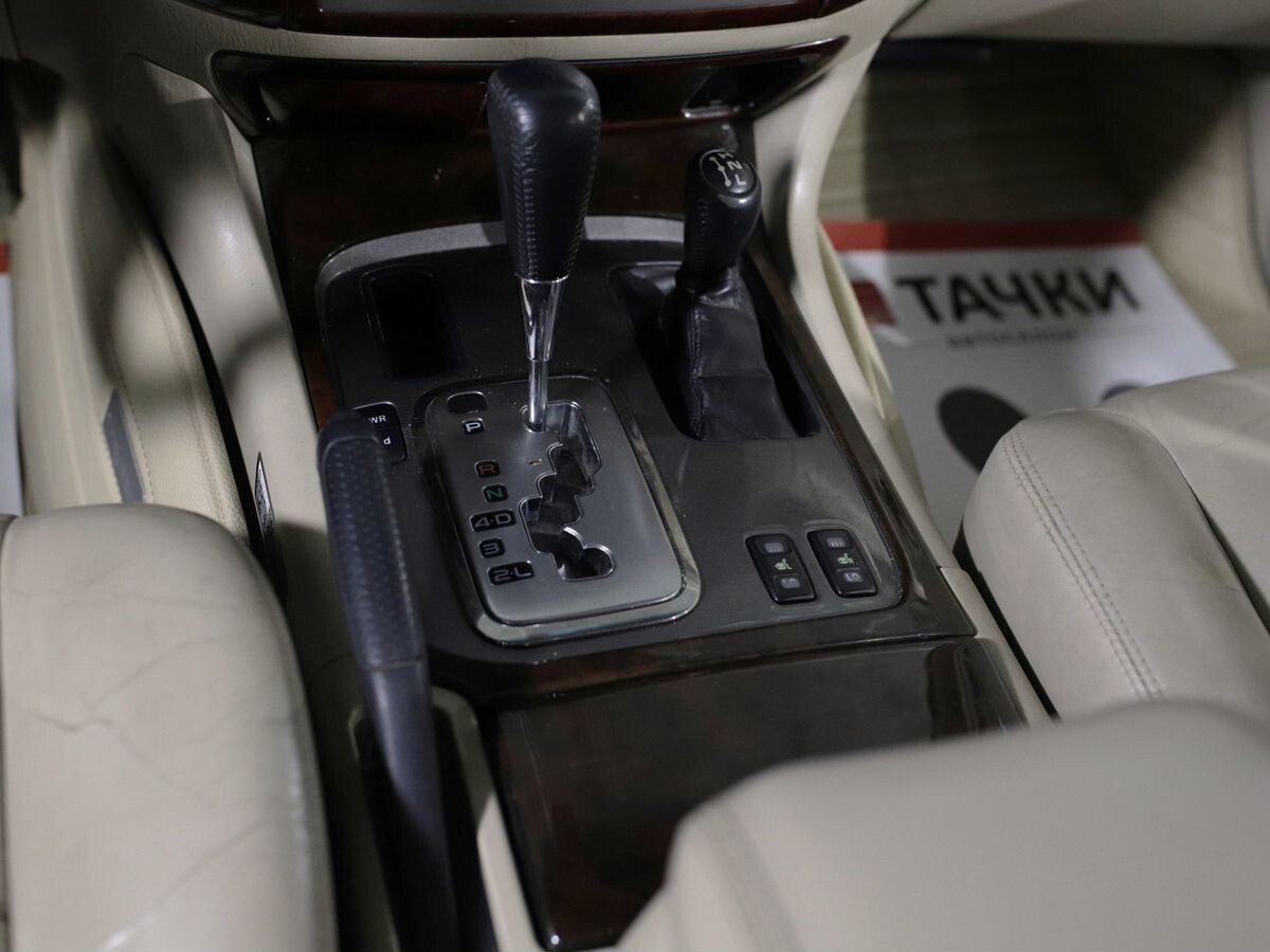 Toyota Land Cruiser 2004 - фото автомобиля