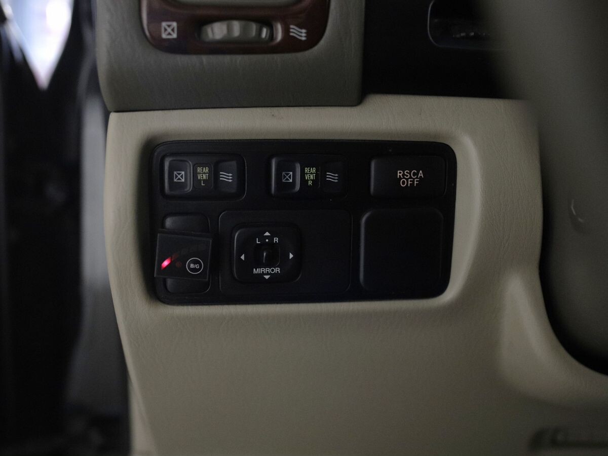 Toyota Land Cruiser 2004 - фото автомобиля