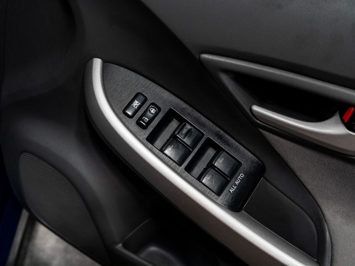 Toyota Prius 2010 - фото автомобиля