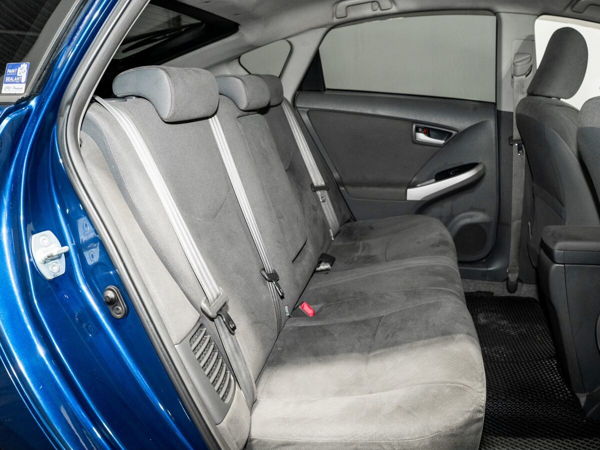 Toyota Prius 2010 - фото автомобиля