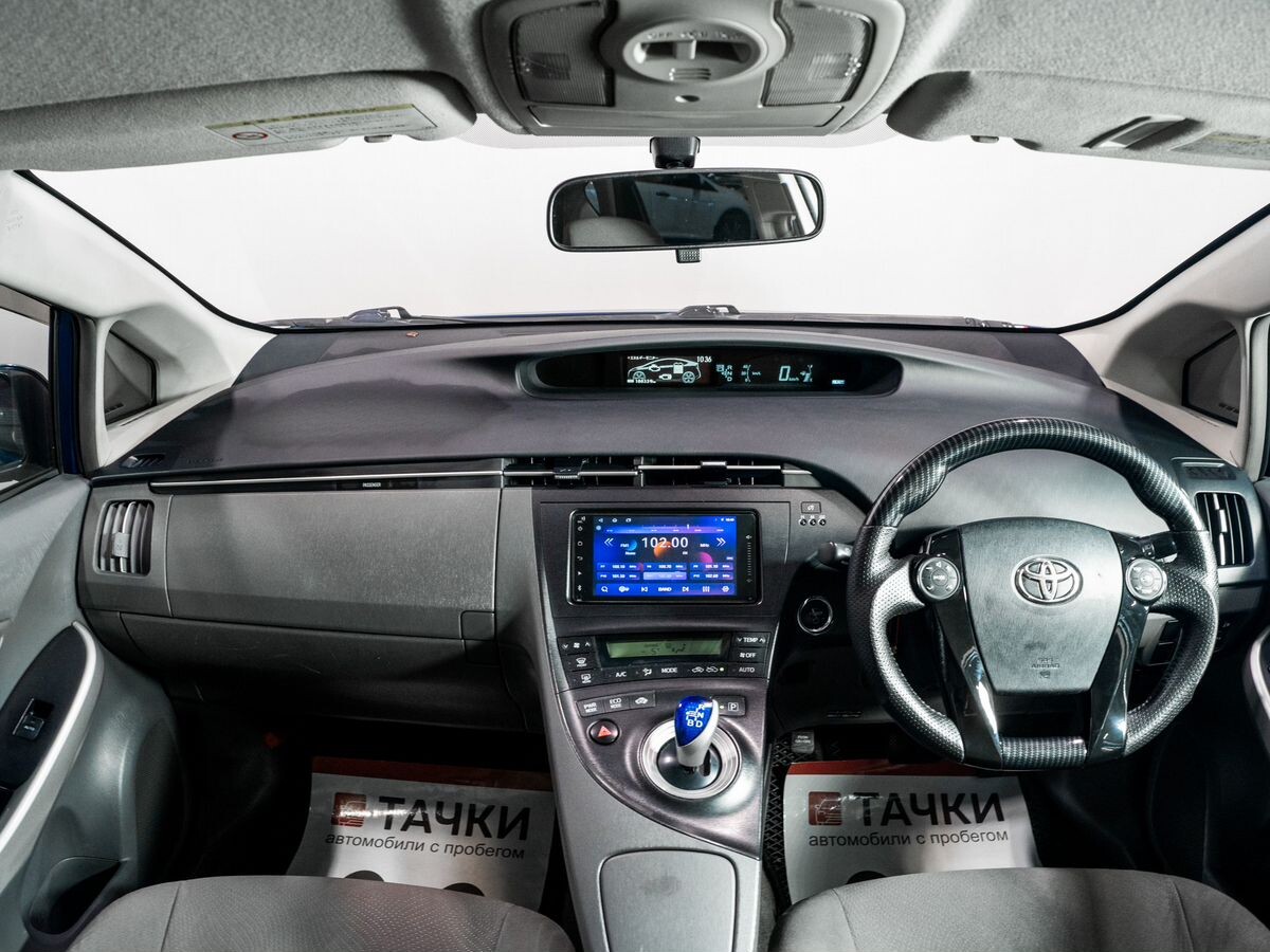 Toyota Prius 2010 - фото автомобиля